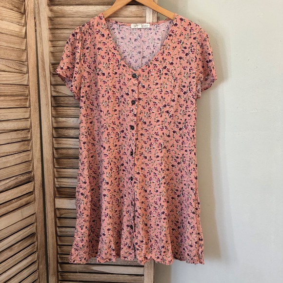 Kindred Dresses & Skirts - Kindred Women Boho Peach Pink Floral Button Front V-Neck Mini Dress L